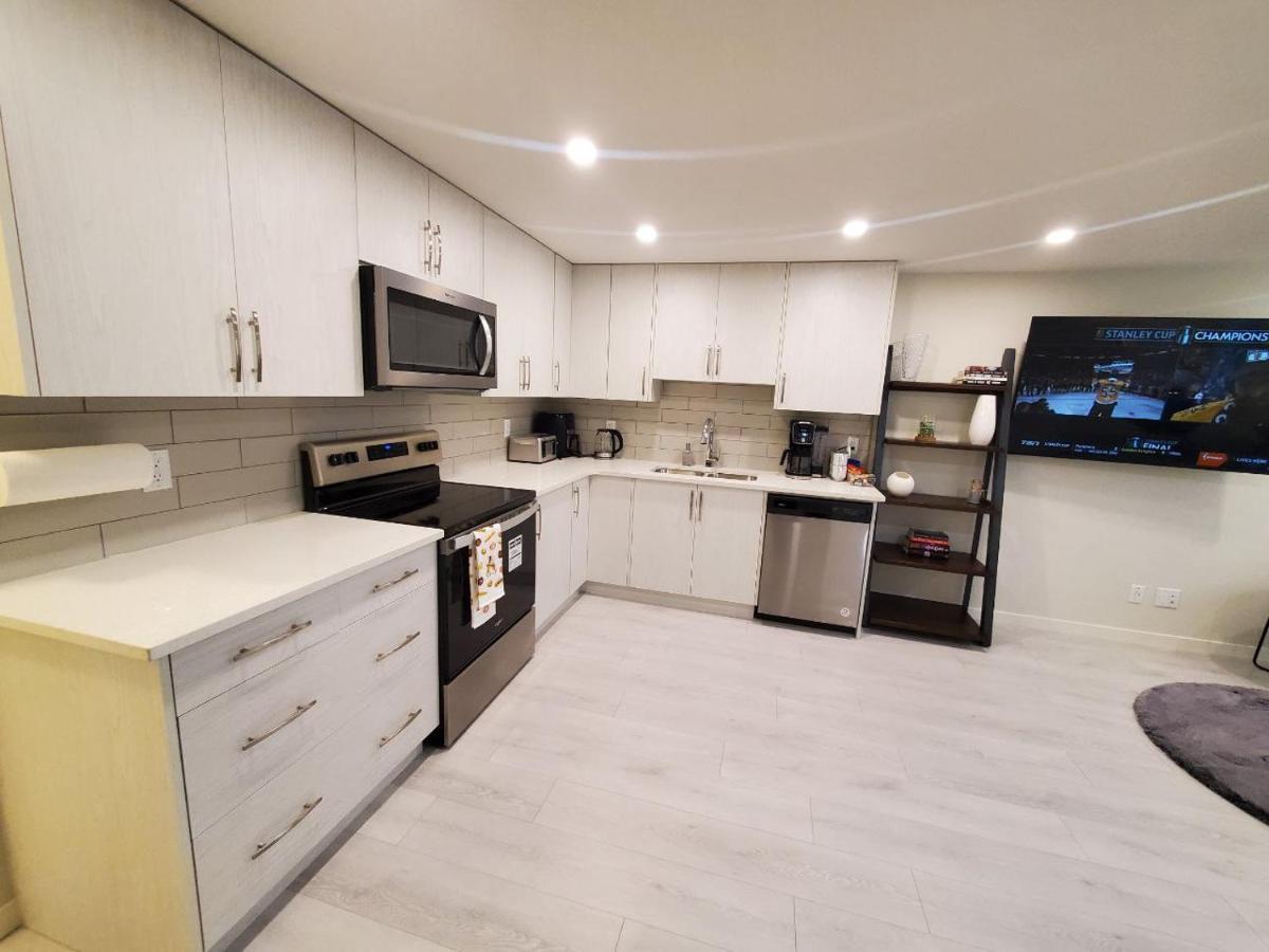 Apartmán Cozy Rockland Park Unit+Parking YYC Exteriér fotografie