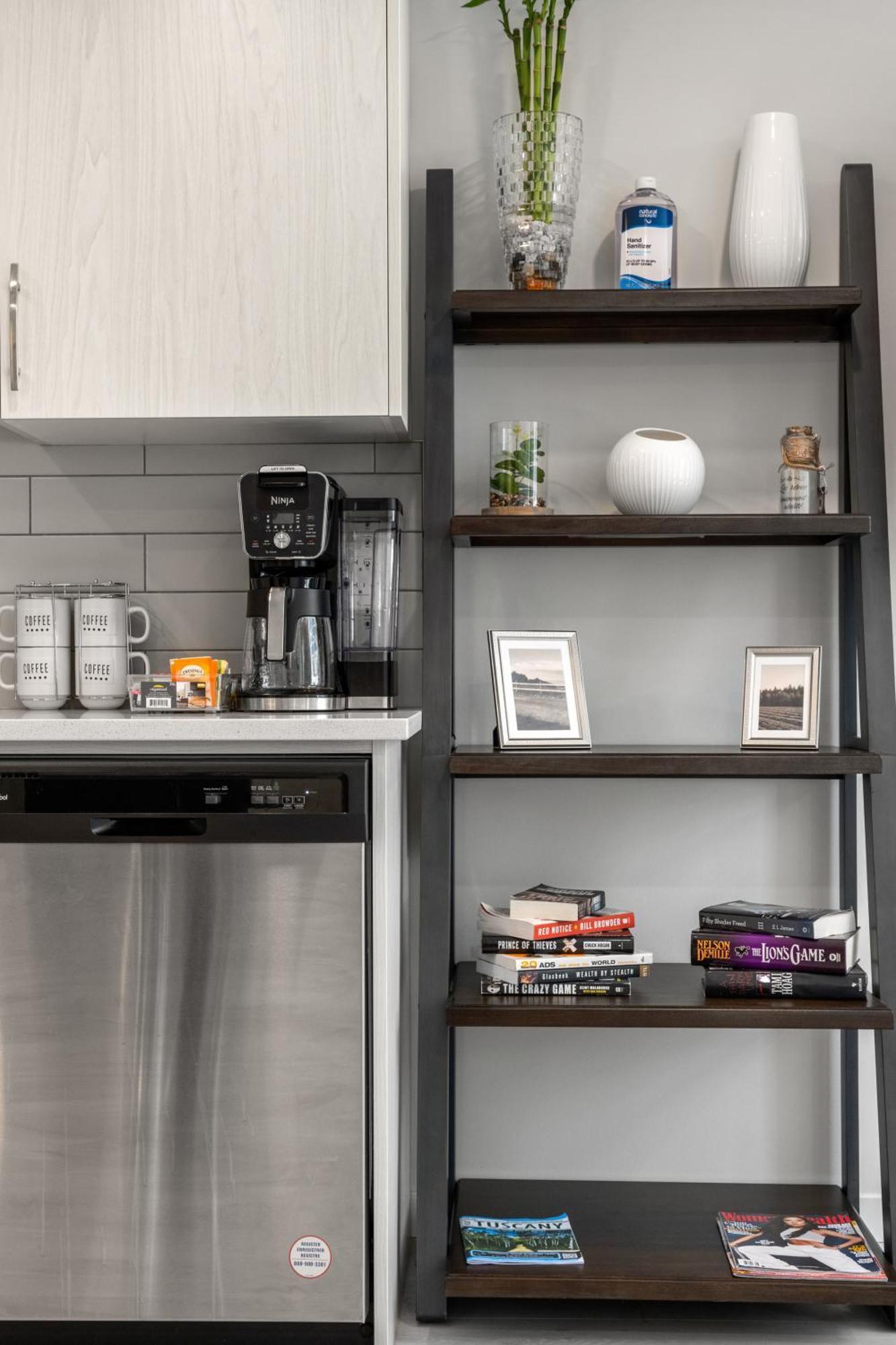 Apartmán Cozy Rockland Park Unit+Parking YYC Exteriér fotografie
